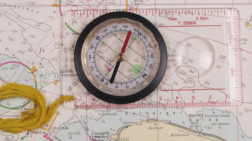 MFH 34203 - kompas turystyczny / kompas harcerski z podziałką